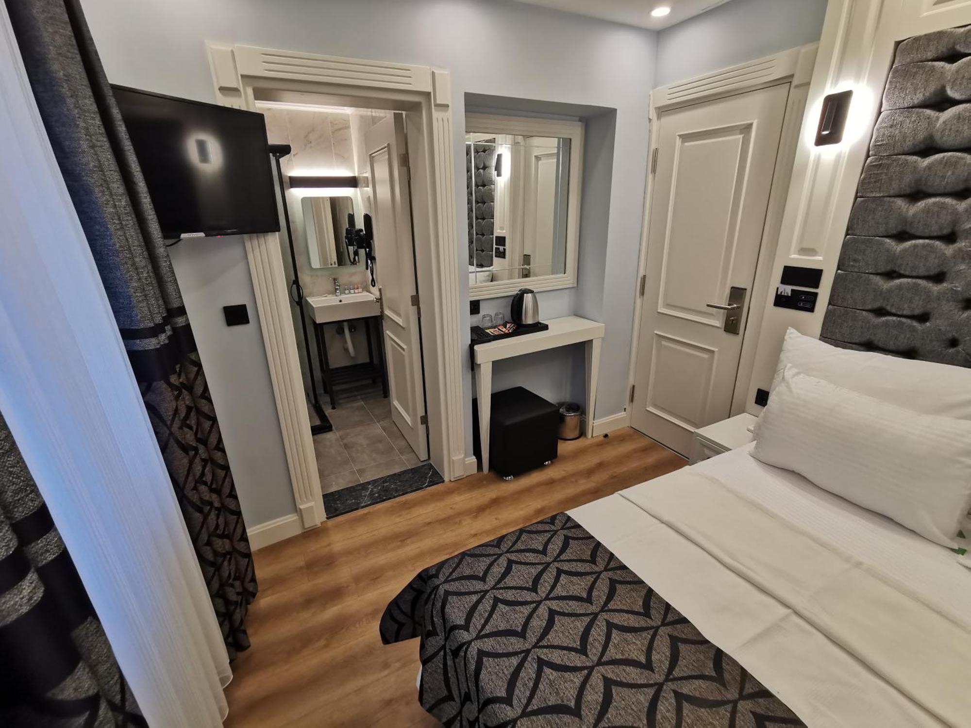 Luxx Garden Hotel Истанбул Стая снимка